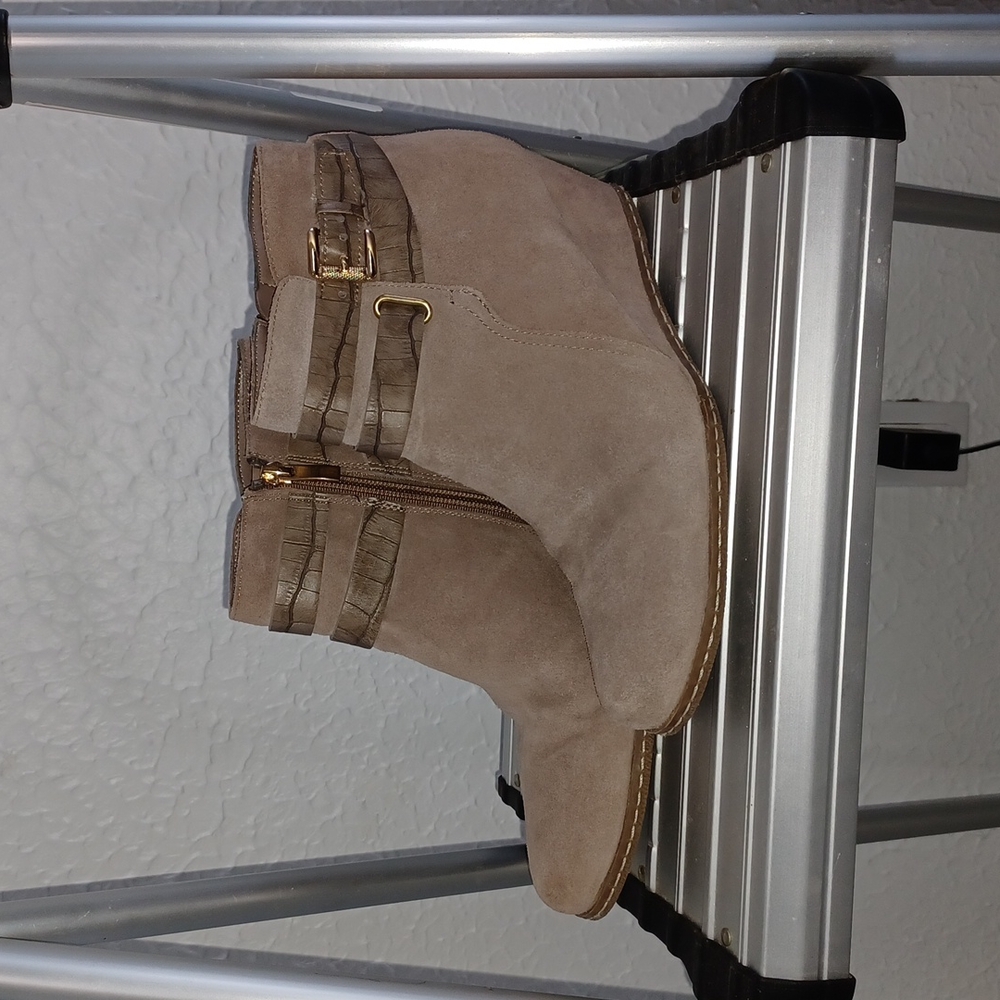 Taupe Franco Sarto Ariella Wedge Ankle Boots Croc Print Ankle Trim Sz 9.…